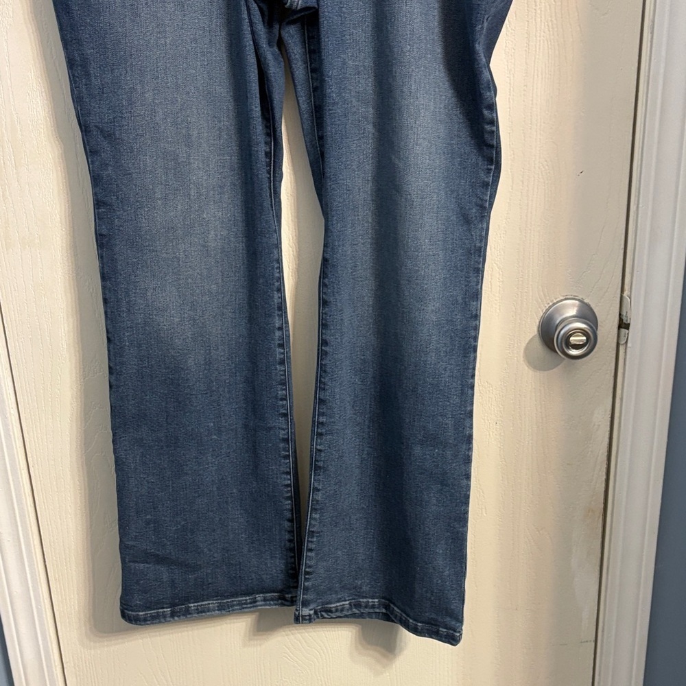 Lee Women's Straight Leg Jeans in Deep Blue - Picture 4 of 8